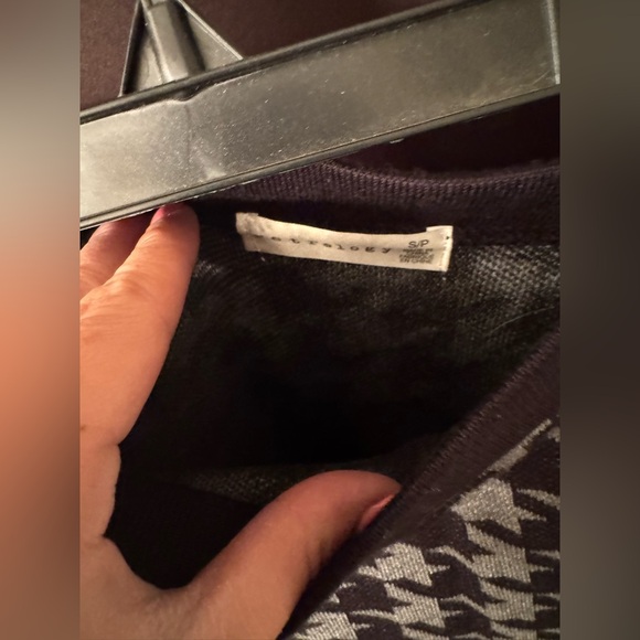 Houndstooth Pencil Skirt - Picture 7 of 7